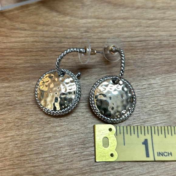 HAMMERED GOLD AND SILVER PLATED DANGLE EARRINGS - Picture 6 of 8